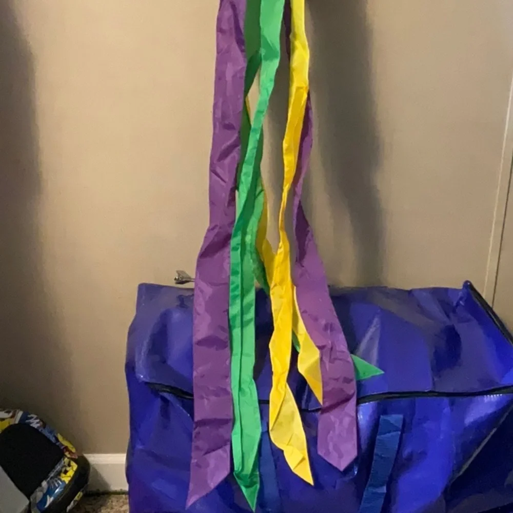 Mardi Hanging Bander
